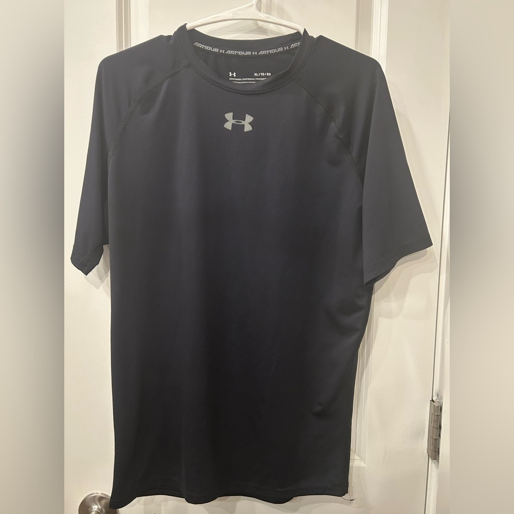 Under Armour Men's Dark Gray Short Sleeve Tee